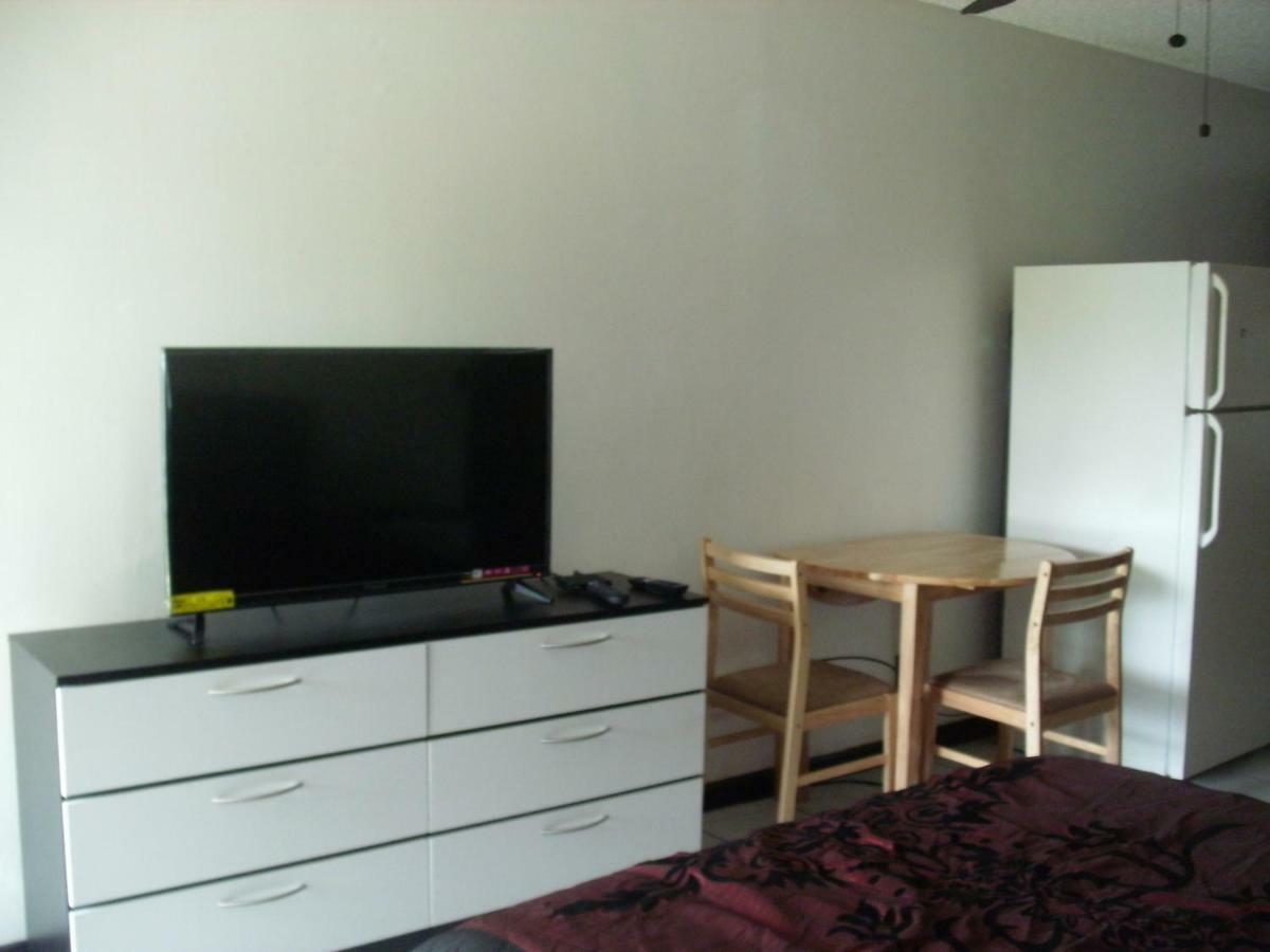 Апартаменти Newly Furnished Large Clean Quiet Private Unit Форт-Лодердейл Екстер'єр фото